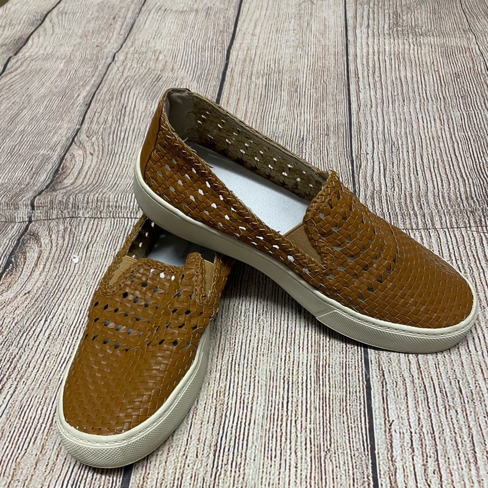 😍Marc Fisher saddle leather braided, Brown white slip on size 8